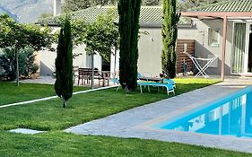 Pool Guesthouse